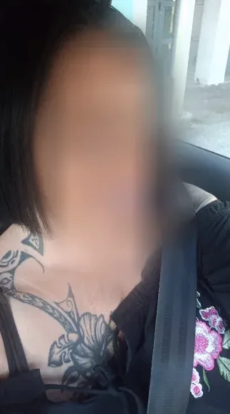 Anouk, 37