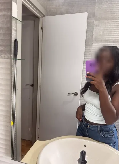 Cynthia, 29