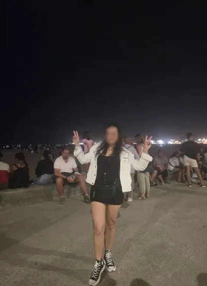Eva, 37