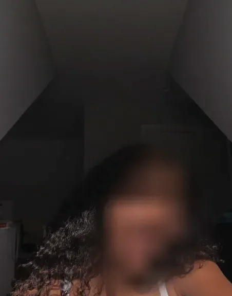 Laura, 20