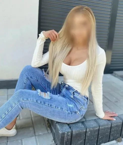 Sara, 32