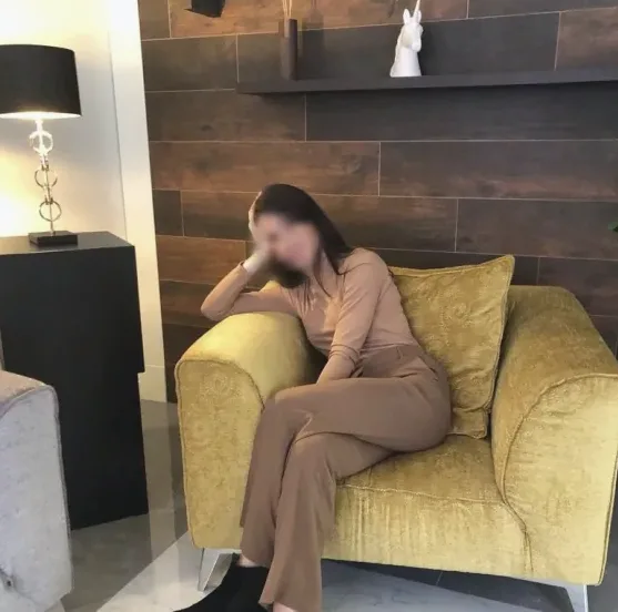 Sofia, 32